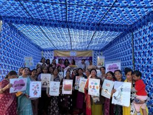 जयपुर में नारी संवाद कार्यक्रम में रानू पाराशर महिलाओं के मानसिक स्वास्थ्य पर संवाद करती हुईं