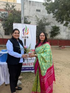 जयपुर में नारी संवाद कार्यक्रम में रानू पाराशर महिलाओं के मानसिक स्वास्थ्य पर संवाद करती हुईं 